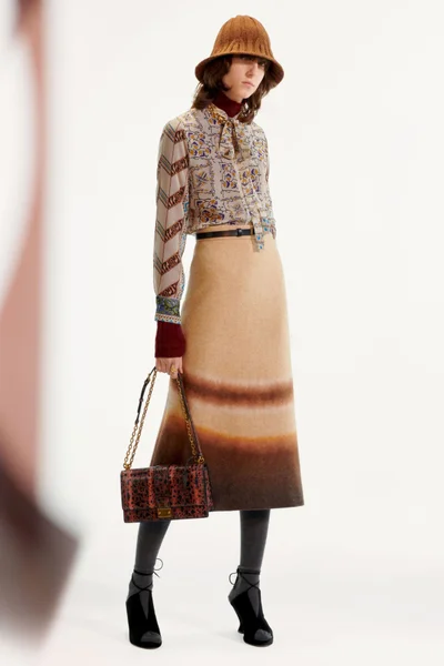 Look 11